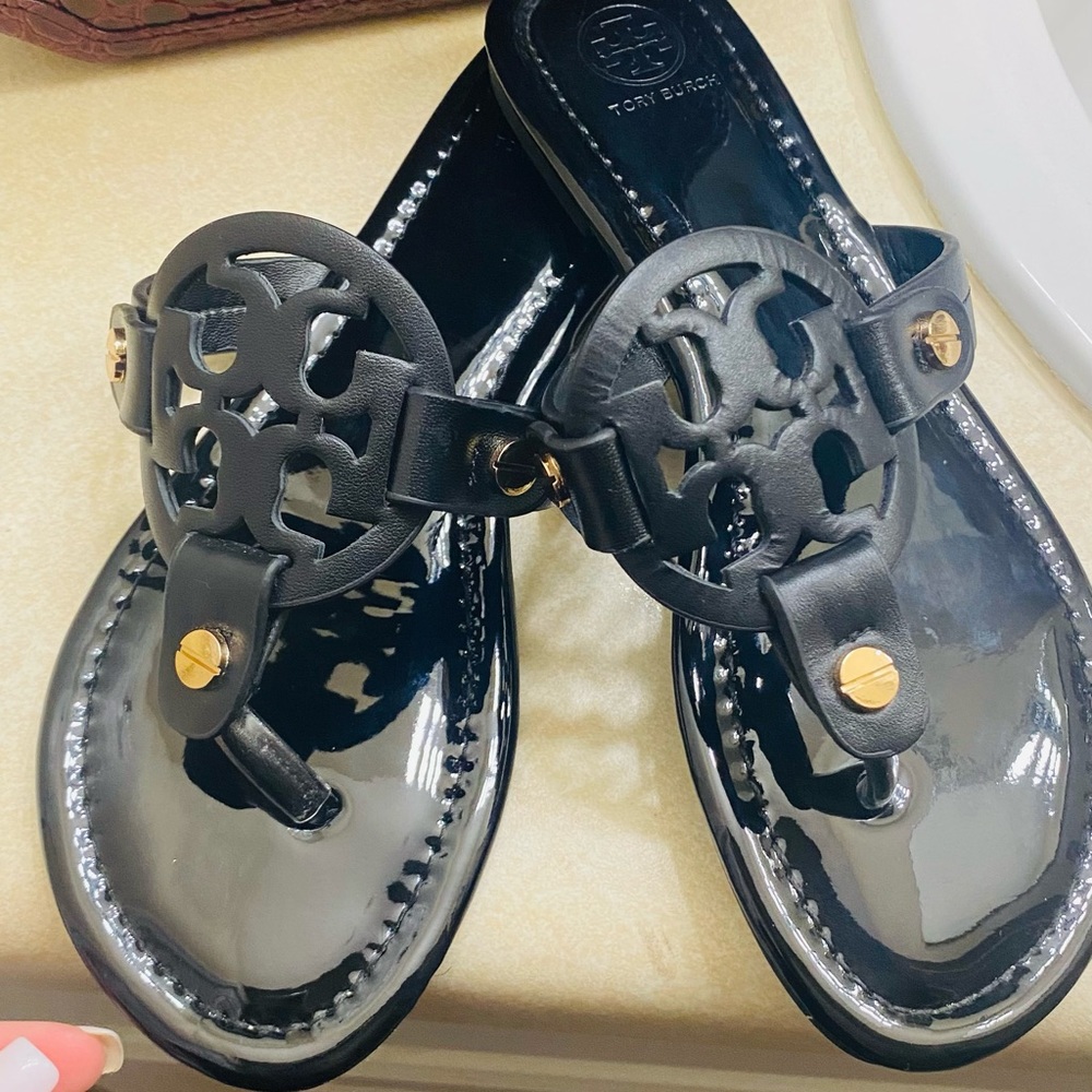 New Tory Burch sandals, never used but i don’t have the box